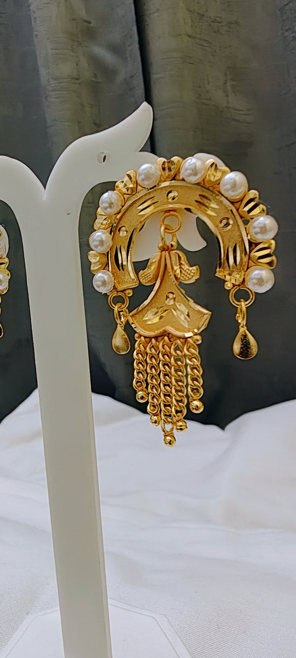 Earring chandbali with pearl setting