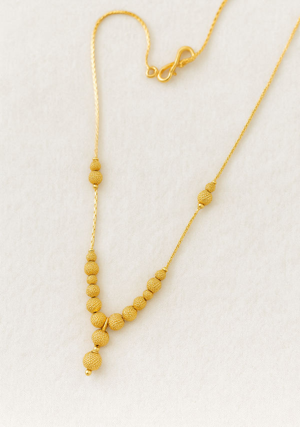 Neckpiece simple elegant