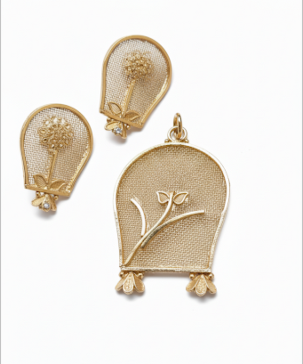 Pendant and earing set