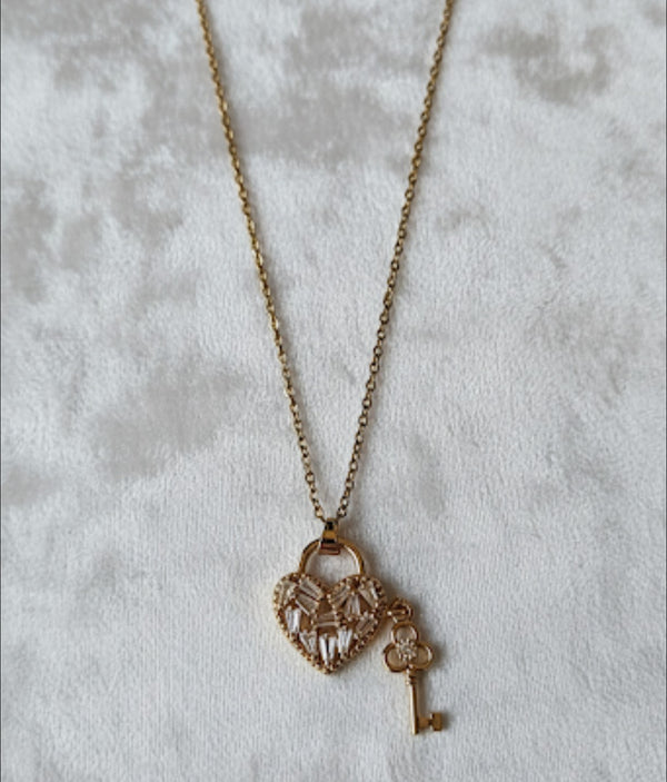 Daily ware anti ternish neckpiece