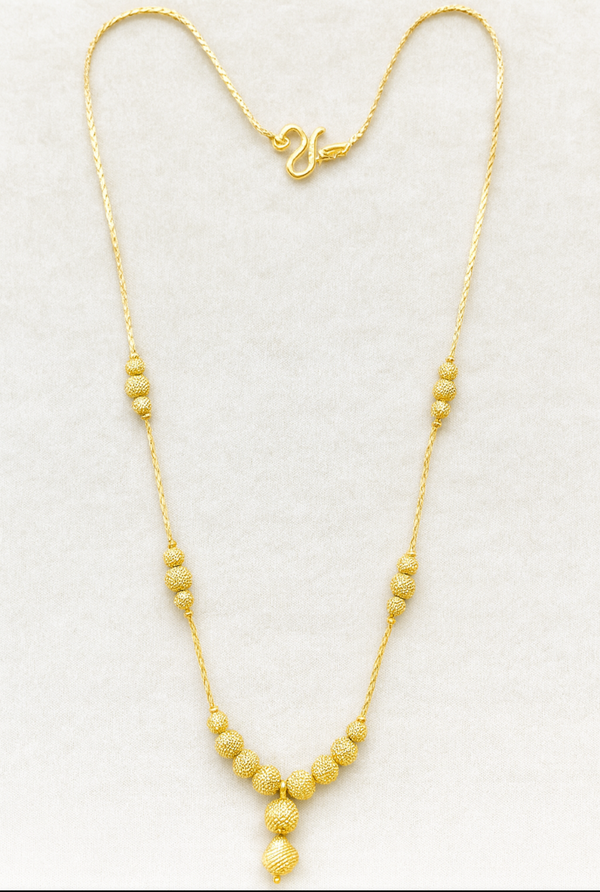 Neckpiece simple elegant