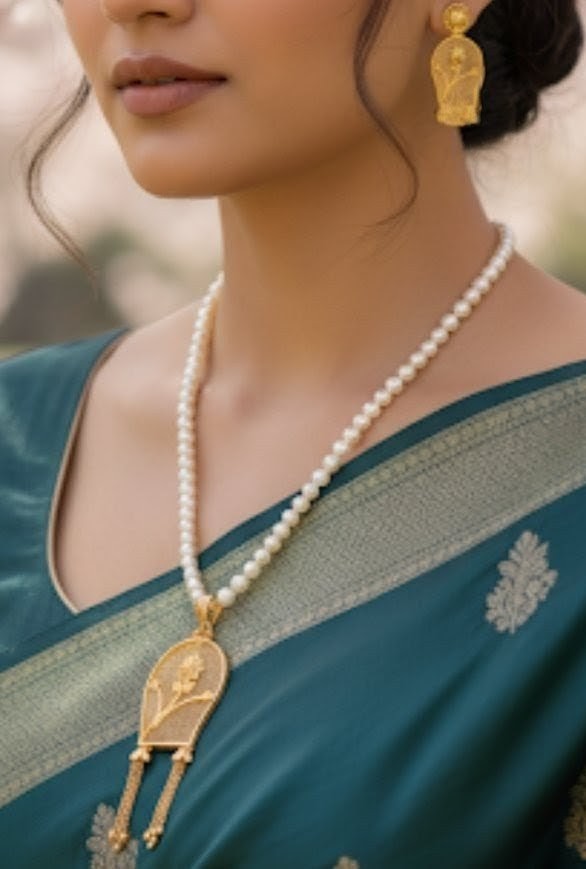 Pendant and earing set