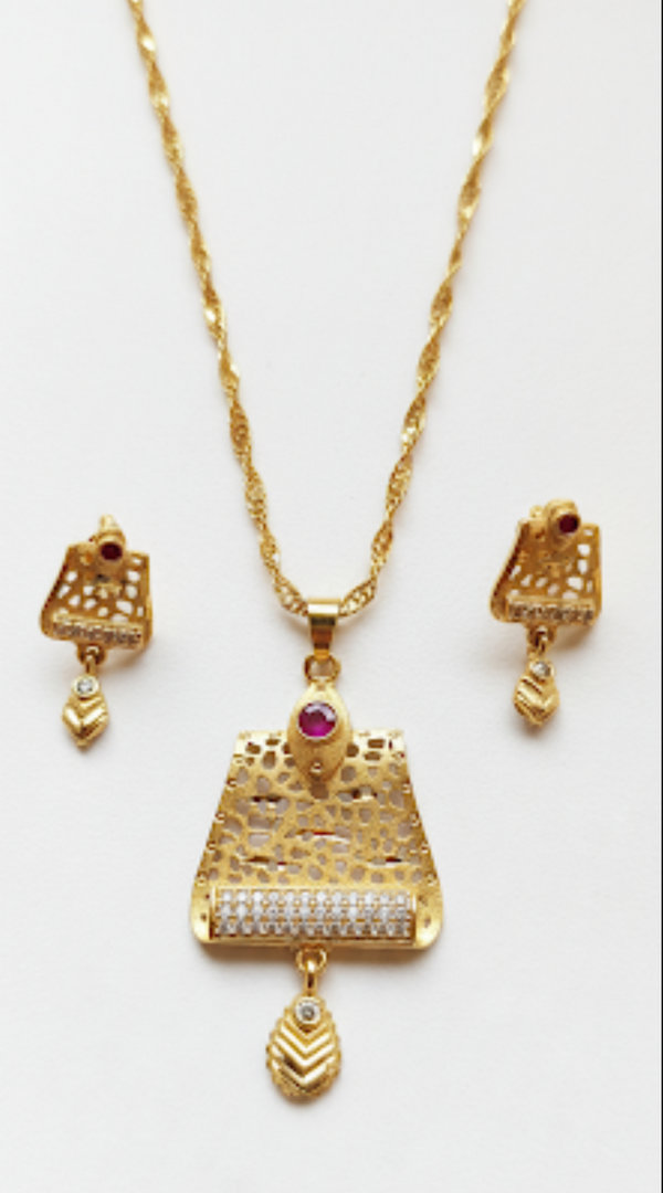 Pendent and earing Set